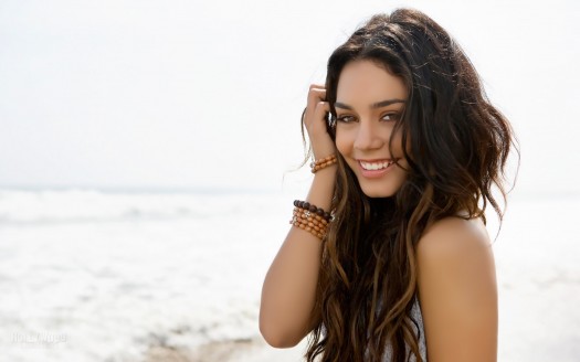 vanessa-hudgens-beach-hair-1