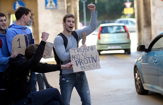 Zadar, 07.11.2013 - Ucenici srednje skole proveli svoj "referendum" na temu definicije braka