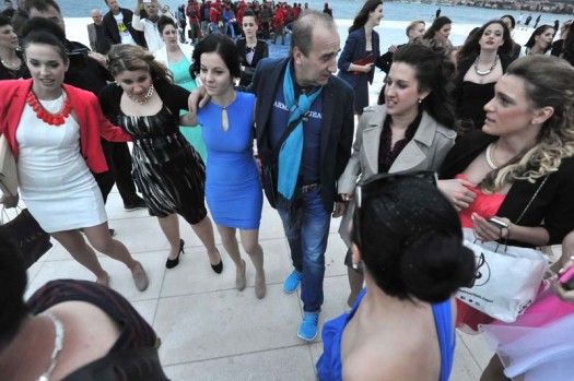 Zadar, 04.04.2014 - Mladic zaprosio djevojku na zadarskoj rivi pred brojnom publikom